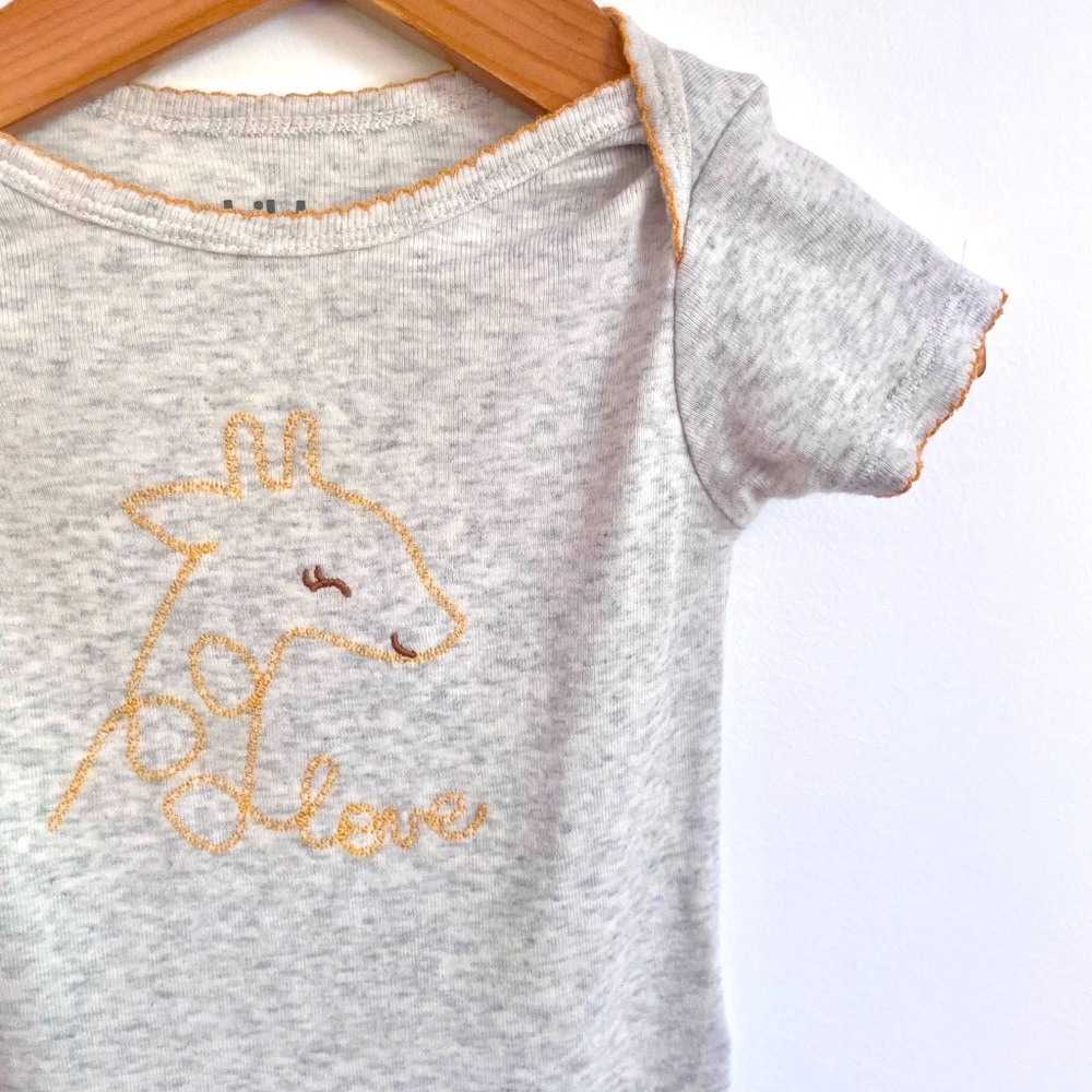 10/$20💥Love Giraffe 🦒 Unisex Baby Onesie Bodysuit, Embroidered Heathered Gray